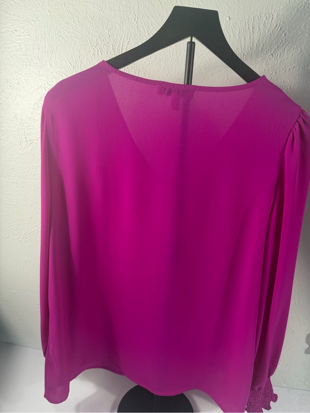 Chaus Women’s Large Fuchsia V-Neck Long Sleeve Blouse Smocked Cuffs - Picture 4 of 9